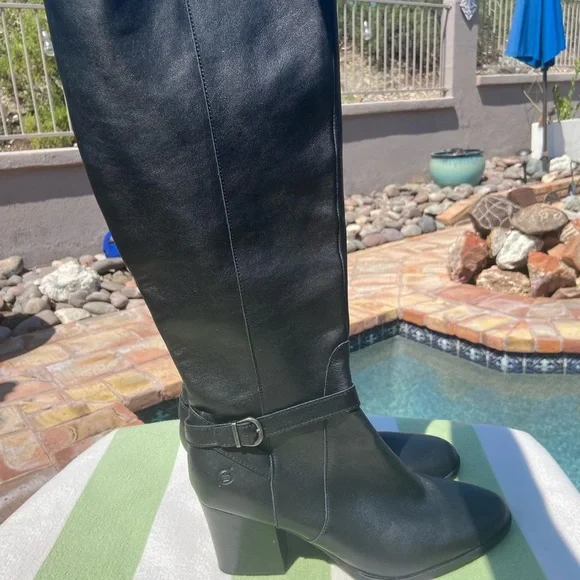 Born Esla Black Leather heel boot size